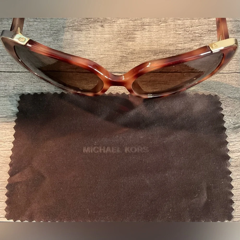 ✨ Michael Kors Gabriella Tortoise Sunglasses ✨
